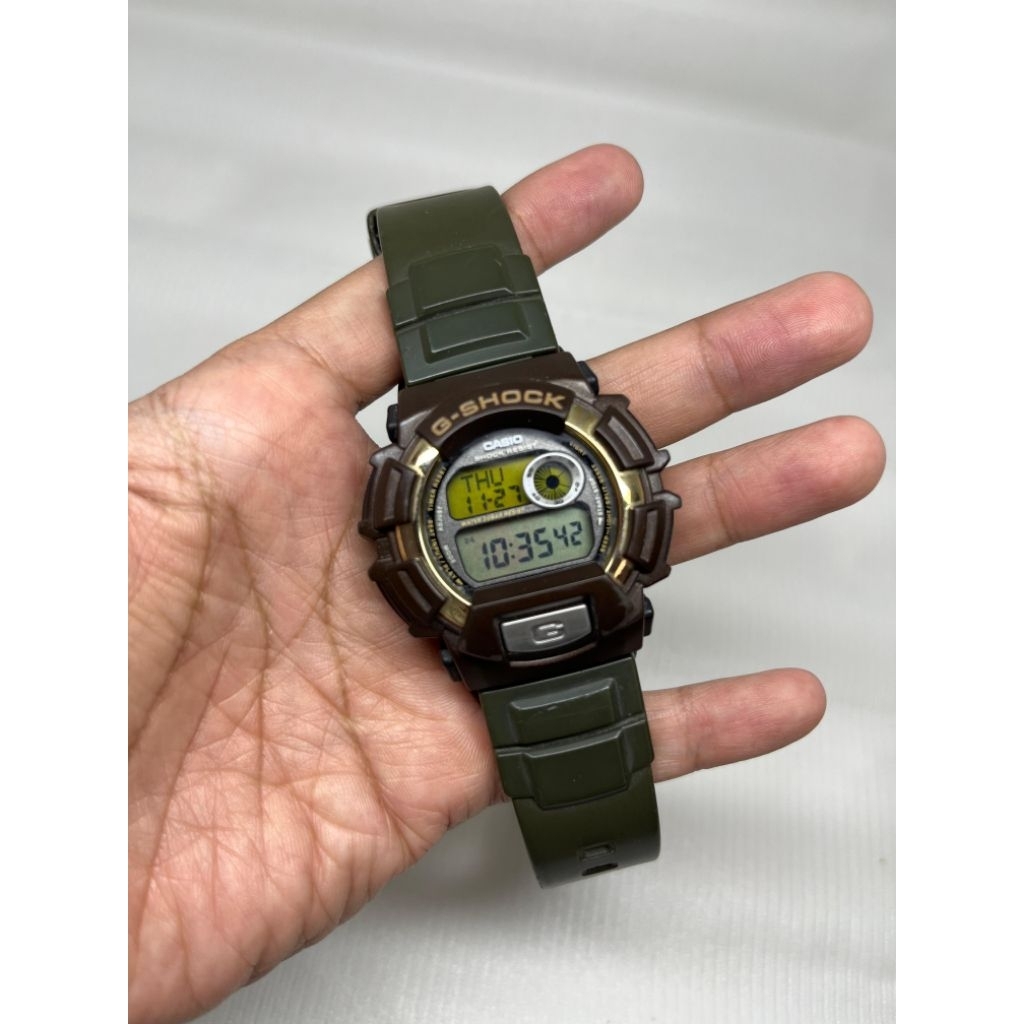 casio g-shock DW-9500RL (used)