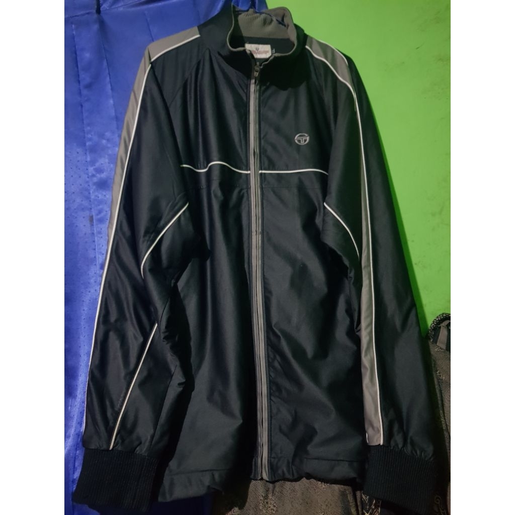 sergio tacchini hitam
