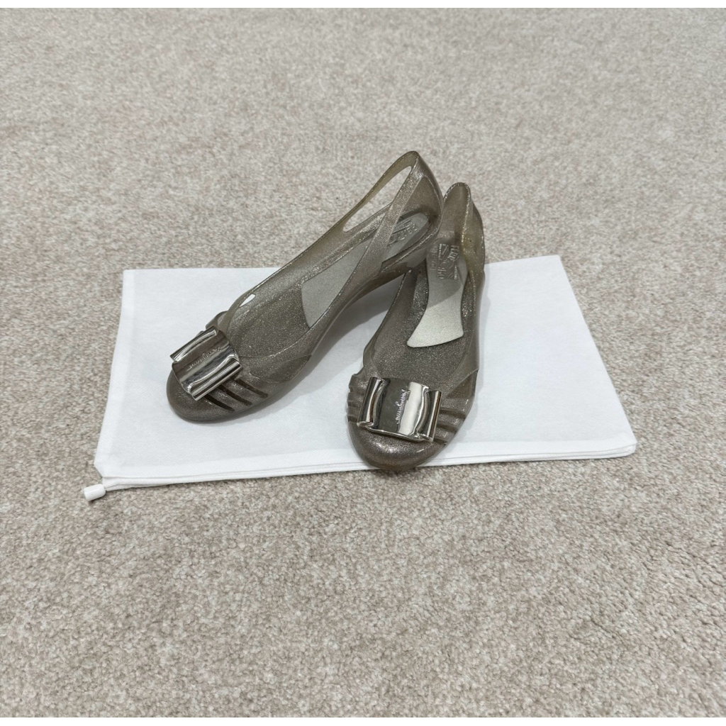 NBU Salvatore Ferragamo Bermuda Jelly Size 6 Silver Glitter