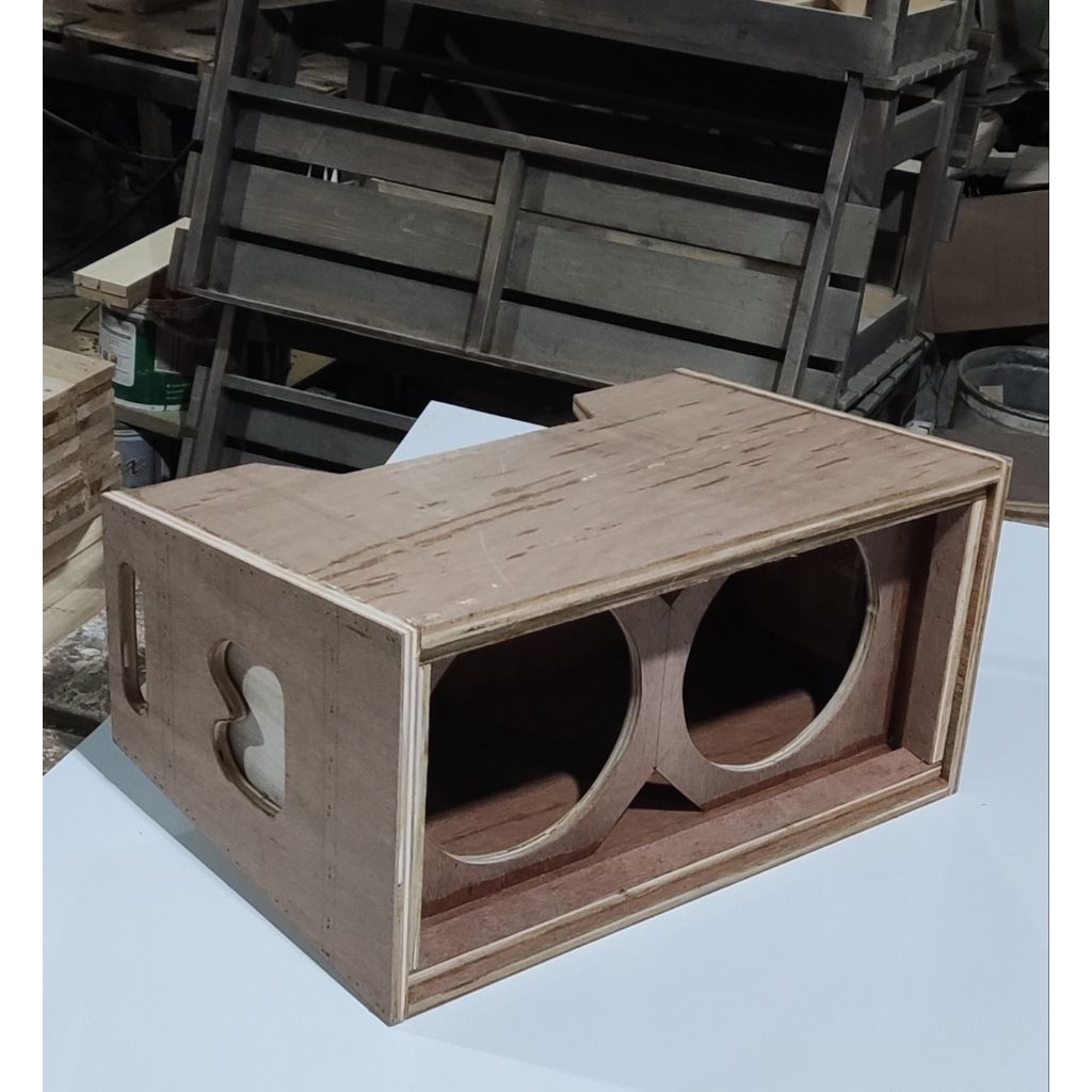 BOX SPEAKER LINE ARRAY DOUBLE 8 INCH TEBAL TRIPLEK 12MM