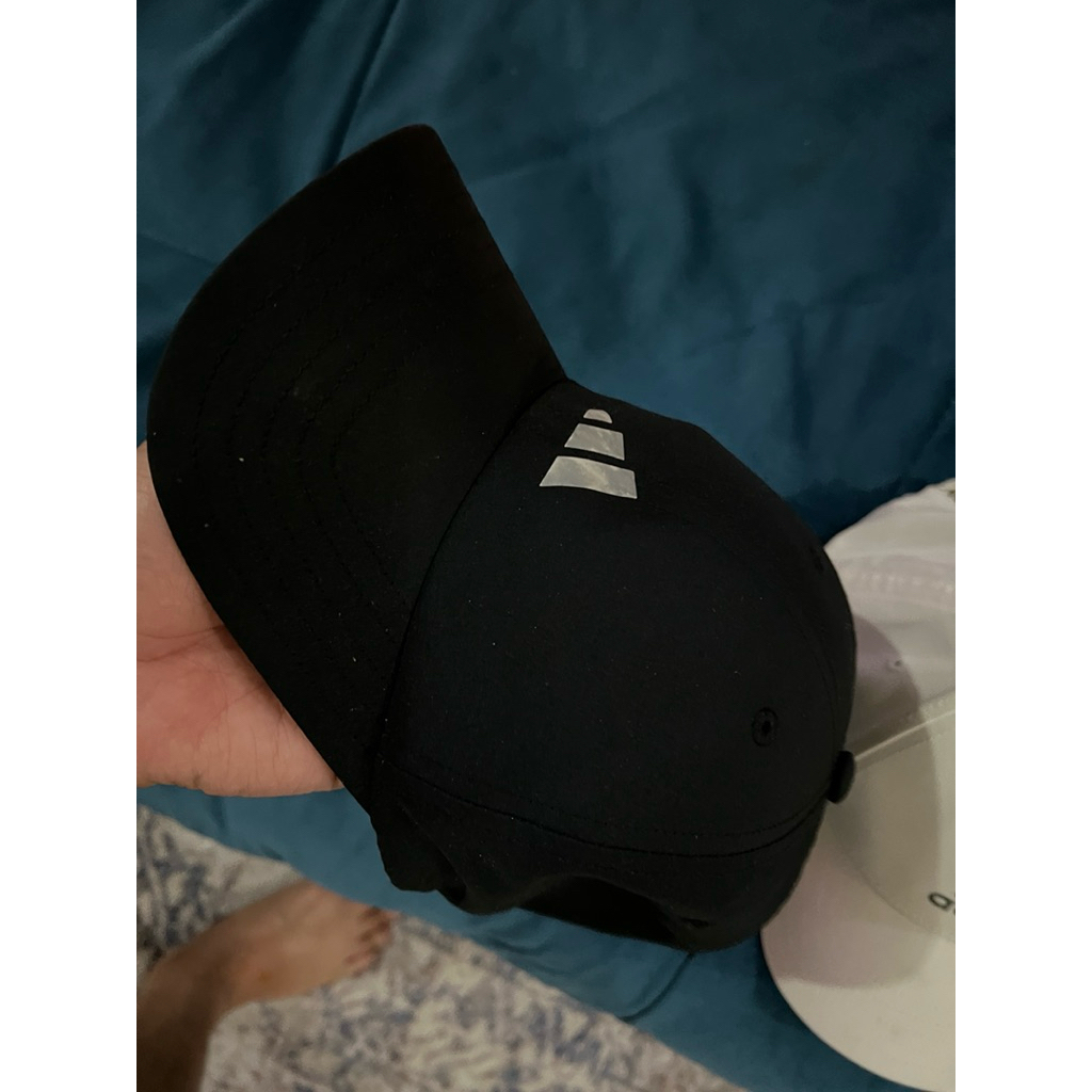 topi running adidas esential used