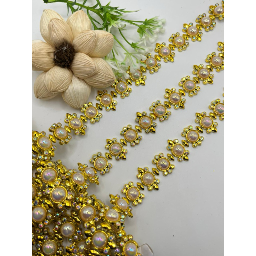 Aplikasi variasi payet meteran plastik gold baju pesta