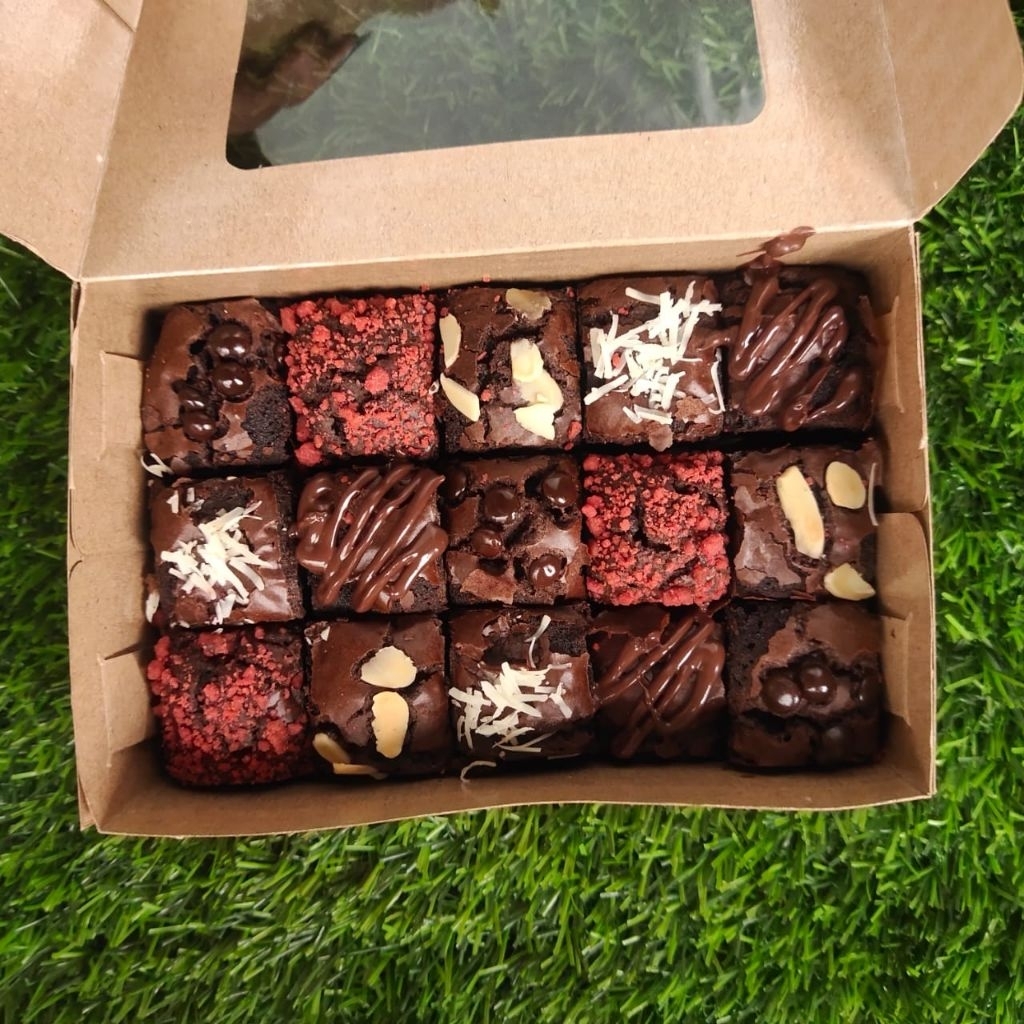 Fudgy Brownies Exclusive & Milo Cube mini size
