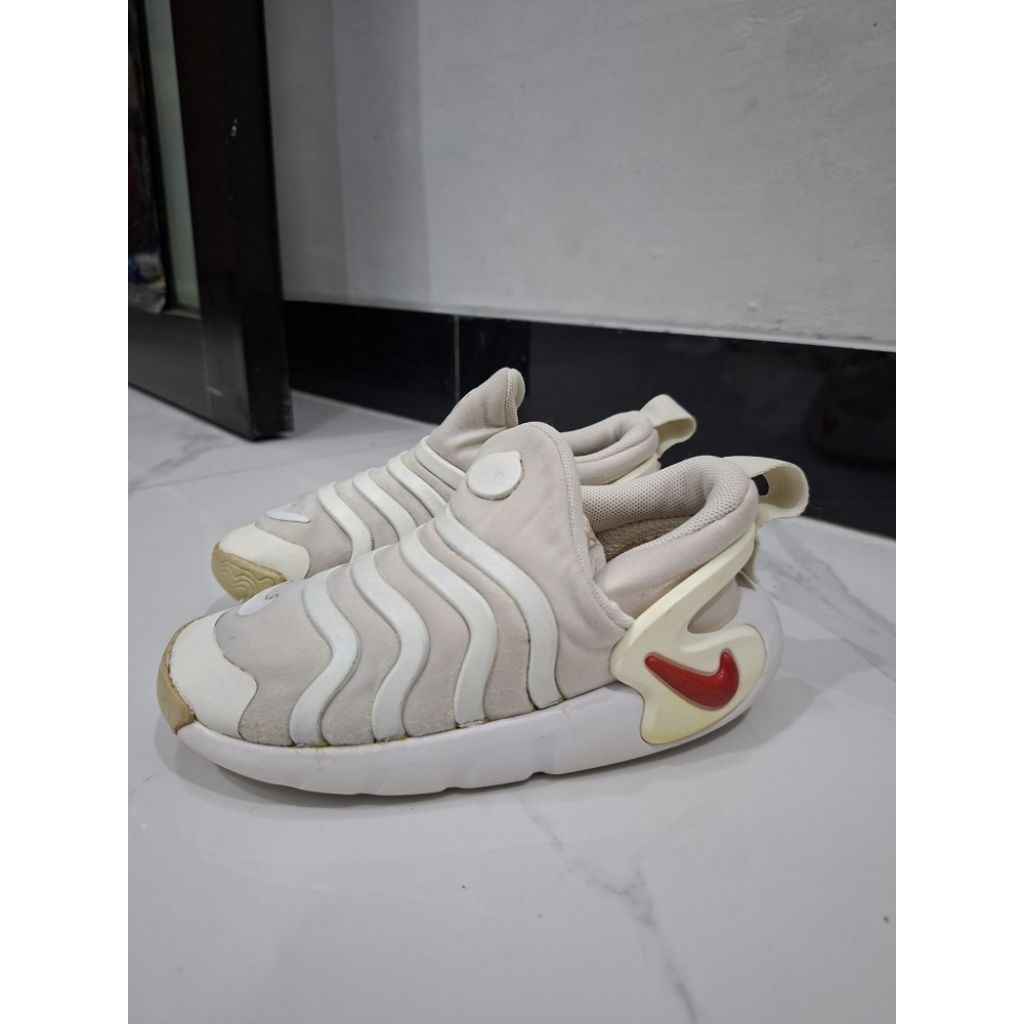 Sepatu Preloved Nike Dynamo go Size 27