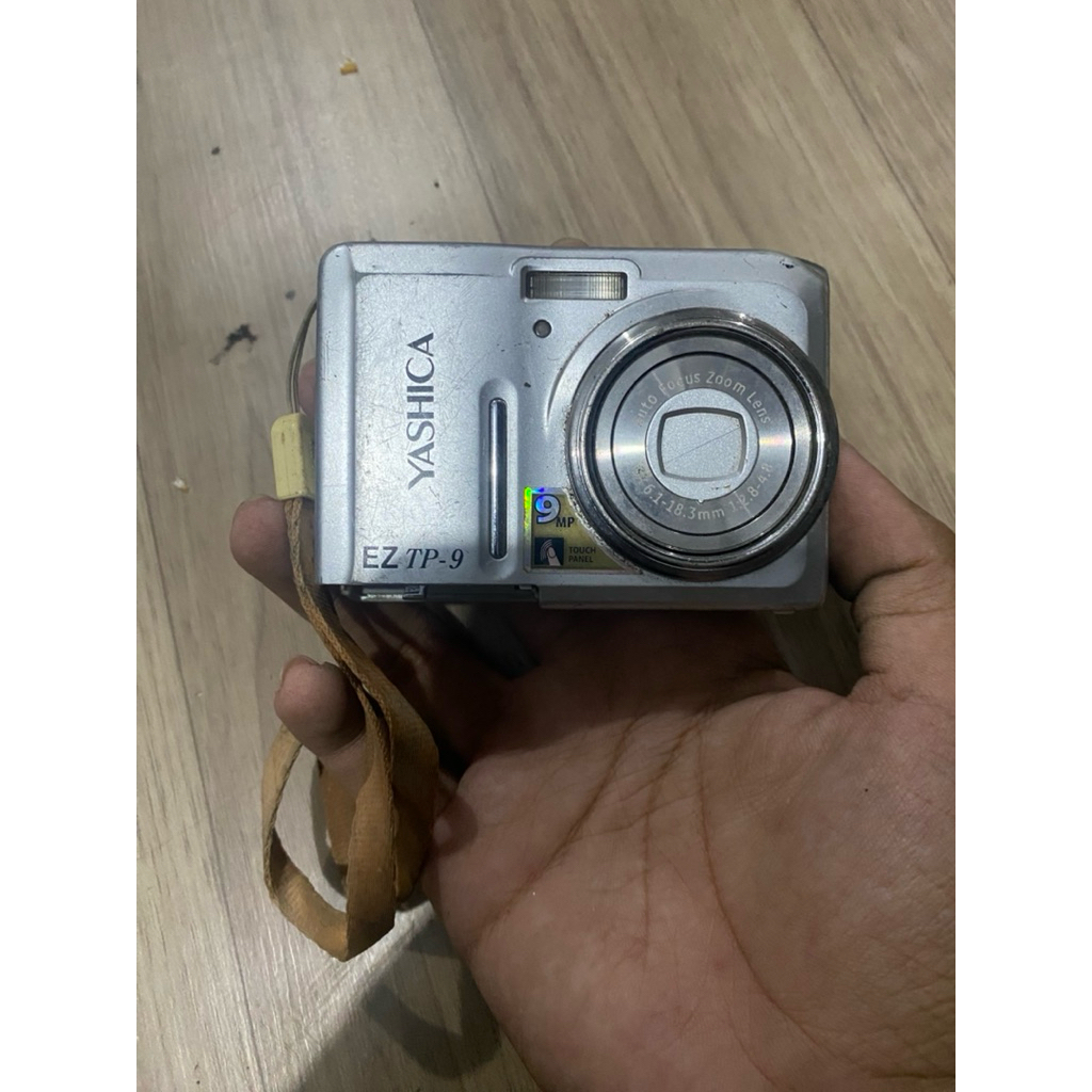 DIGICAM YASHICA EZ TP9