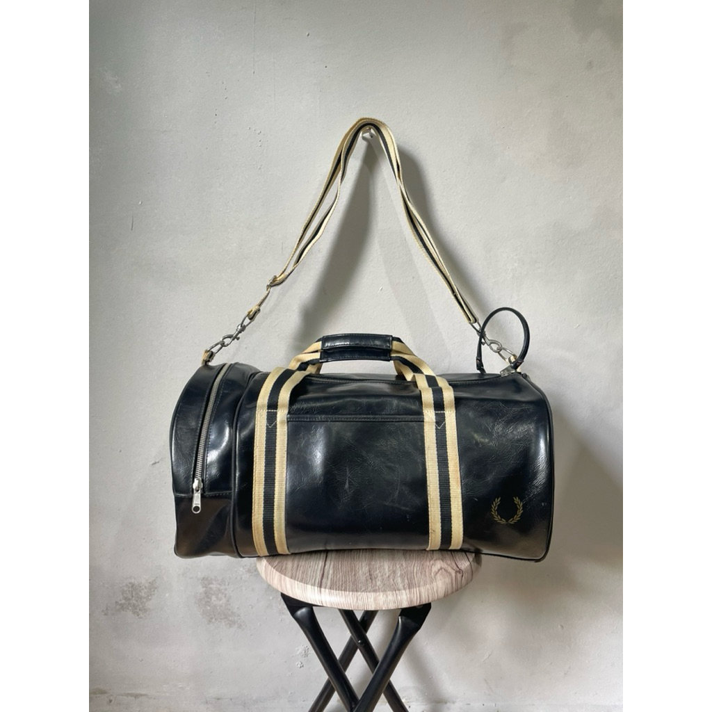 FRED PERRY CLASSIC BARREL BAG