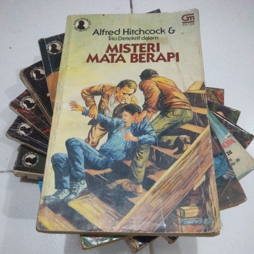 Paket Novel Trio Detektif Alfred Hitchcock
