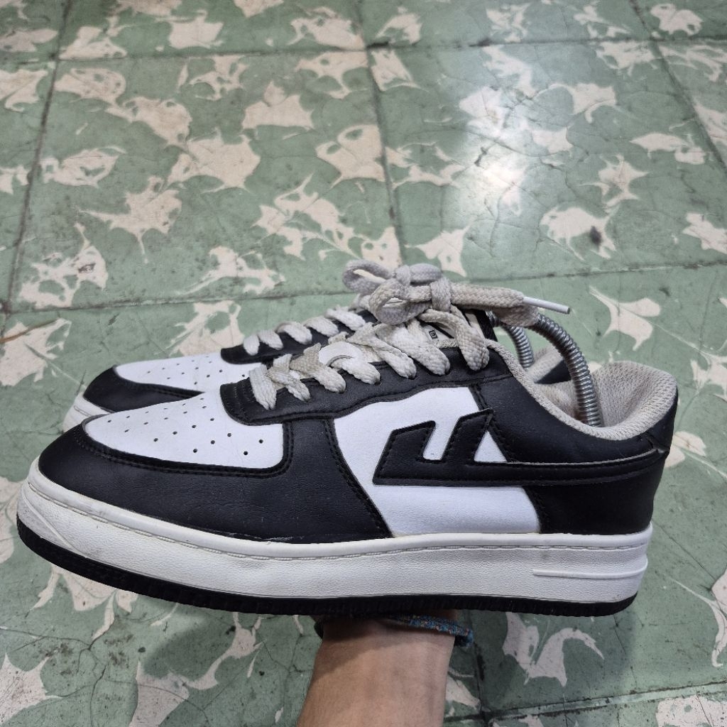 Sepatu Warrior Pria(40)