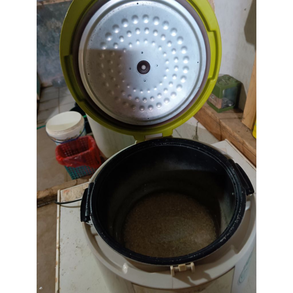 Rice Cooker/Penanak/Magicom/Mejikom Nasi Merk Yong Ma Hijau Bekas Preloved Punya Pribadi