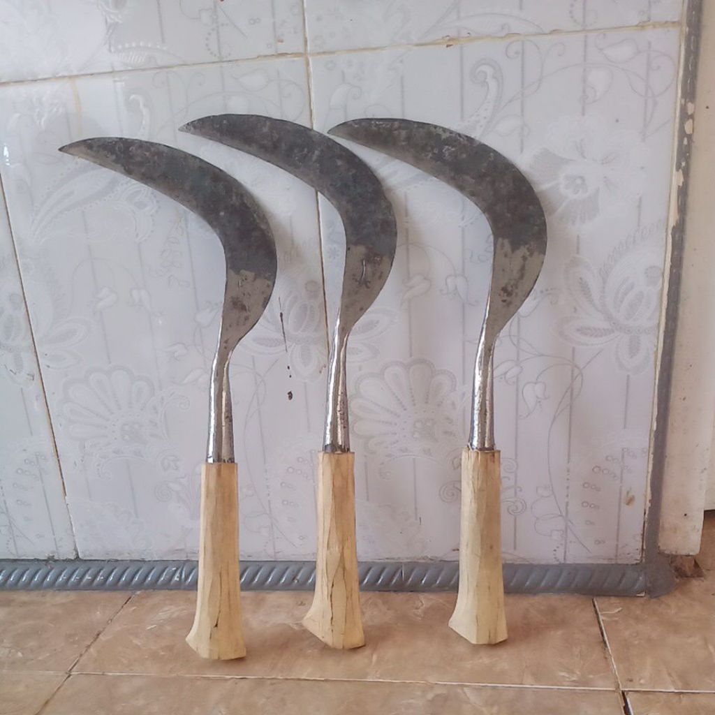 Arit Rumput,Arit Tajam,baja isen, Asli buatan pande Madura Tajam.Bahan Baja isen,berkualitas,