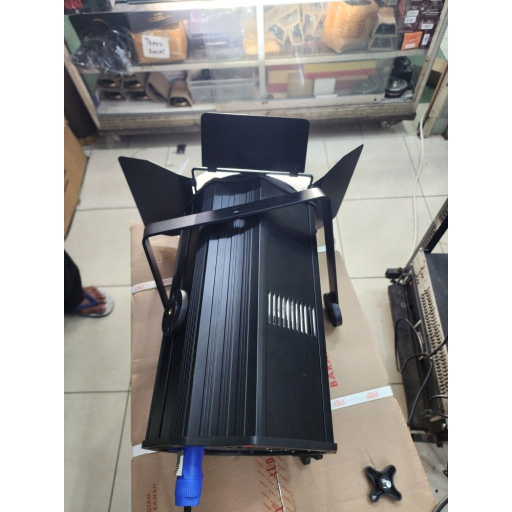 LAMPU TEMBAK FRESNEL COB 200W BISA ZOOM / COB 200 ZOOM / COB200 ZOOM