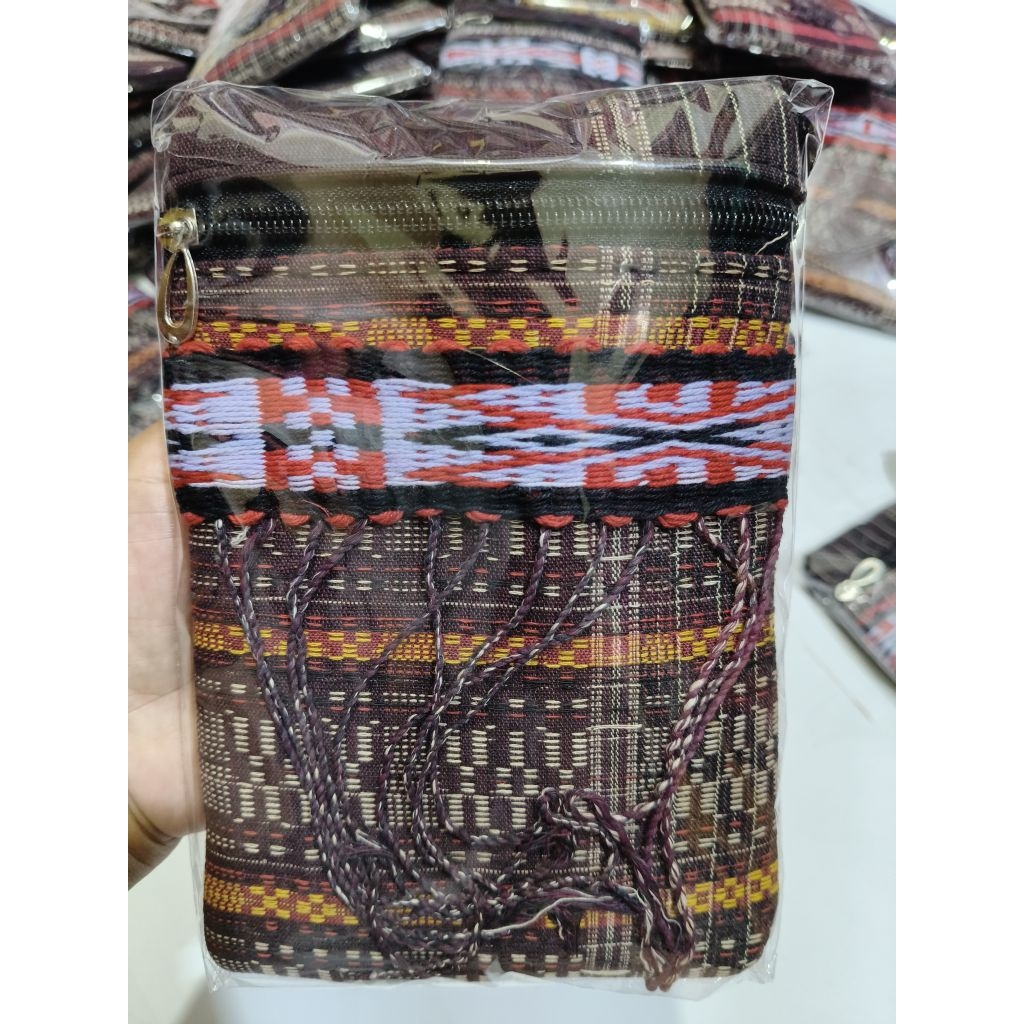 Tas selempang mini bahan ulos Batak