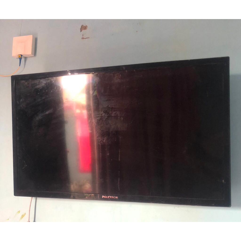 TV LED POLYTRON 32inc ANALOG LCD PECAH
