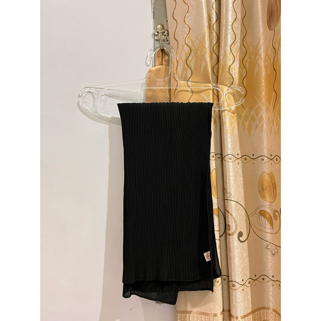 PRELOVED Pasmina Plisket Umama Warna Hitam