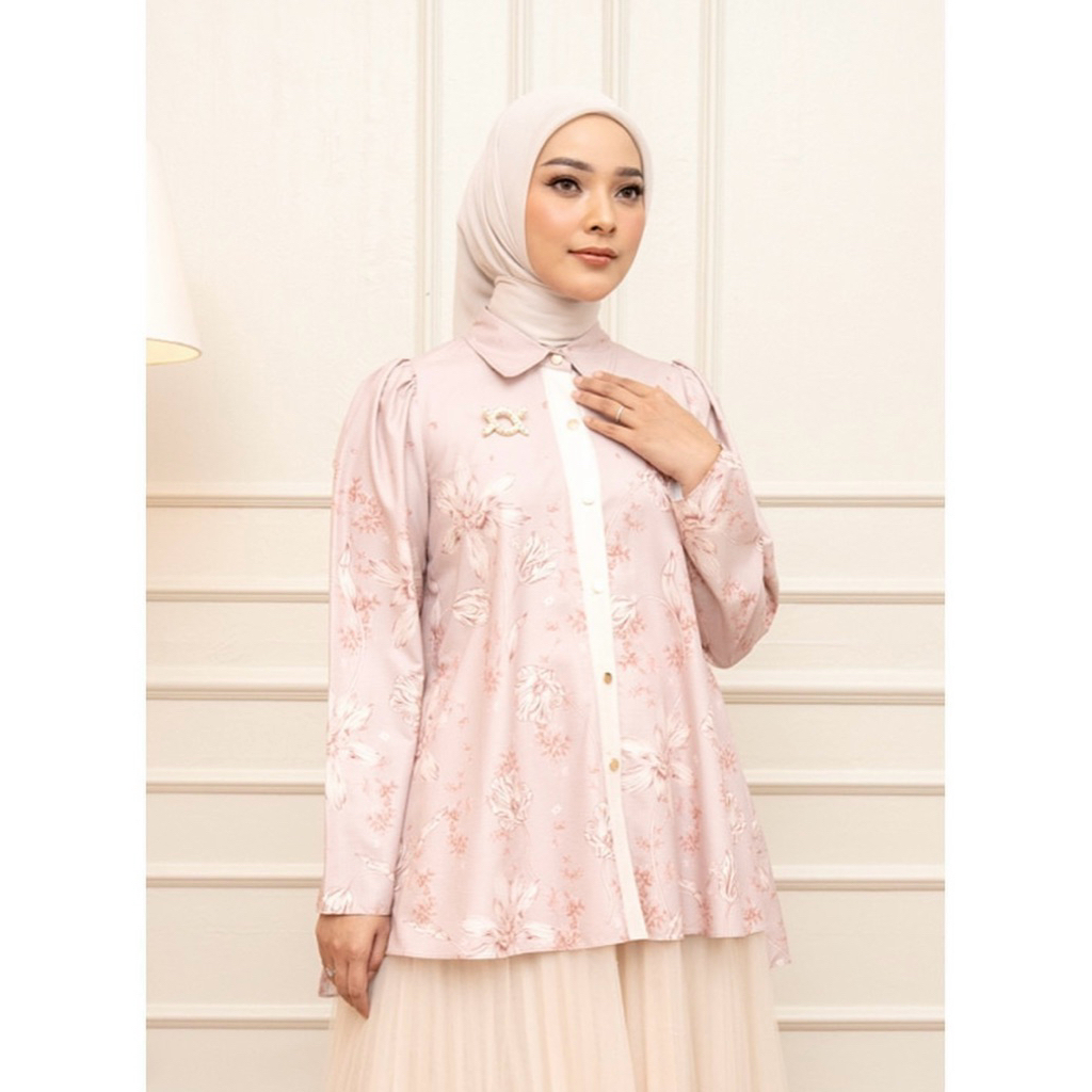 Magnolia Shirt Wearing Klamby