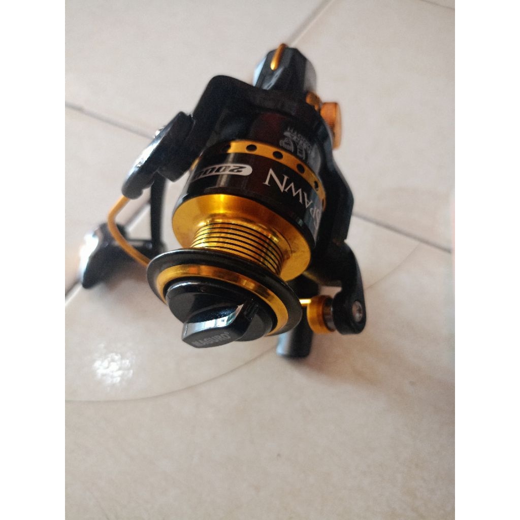 reel MAGURO SPAWN 2000