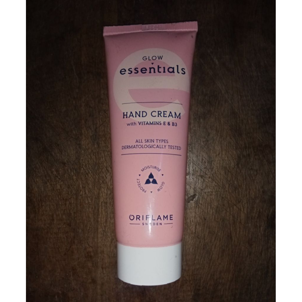 Glow Essentials HandCream by Oriflame