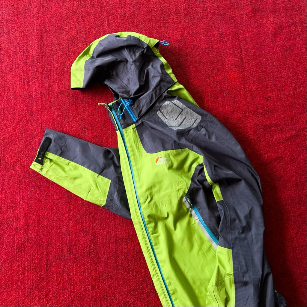 jaket lowe alphine gorpcore