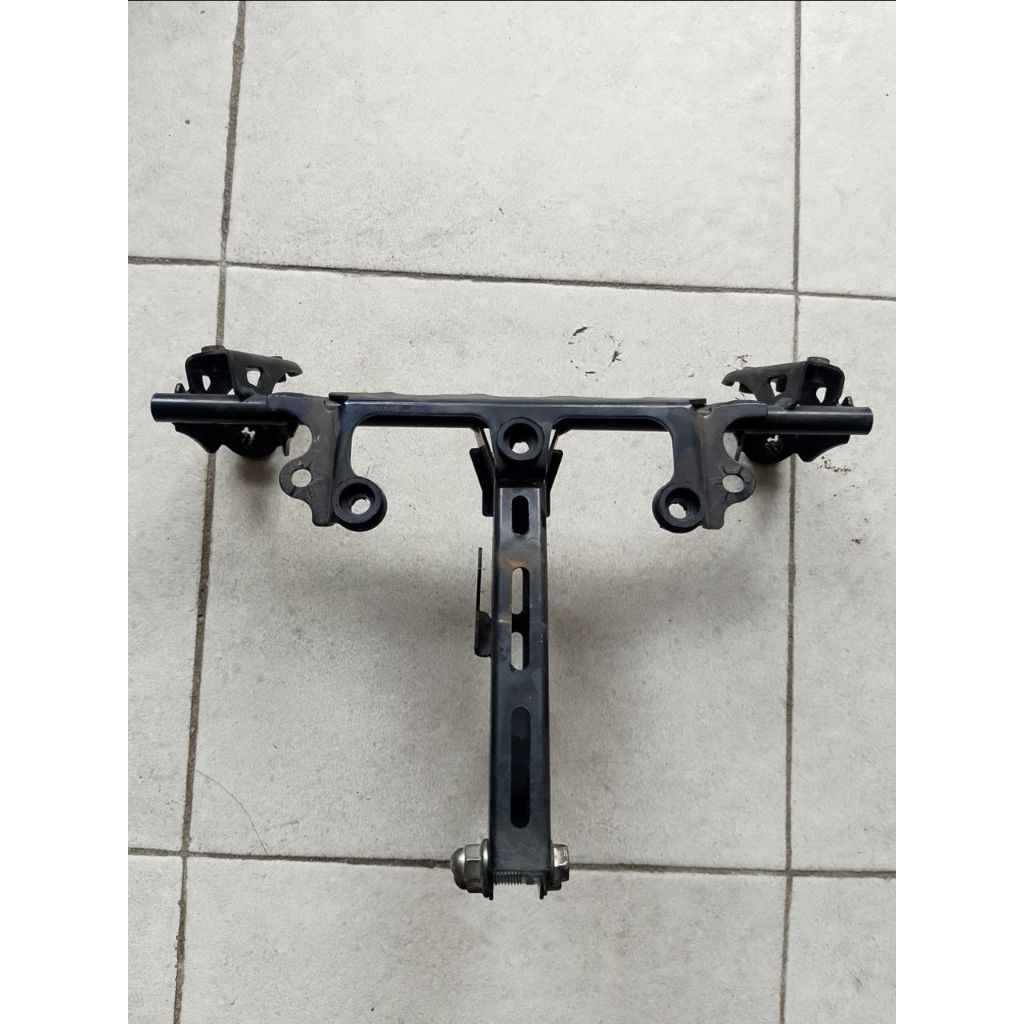 Bracket Besi Lampu Depan CBR 150R K45R - Stay Comp CBR 150R th 2021 - Tanduk Rusa CBR 150R K45R Orig