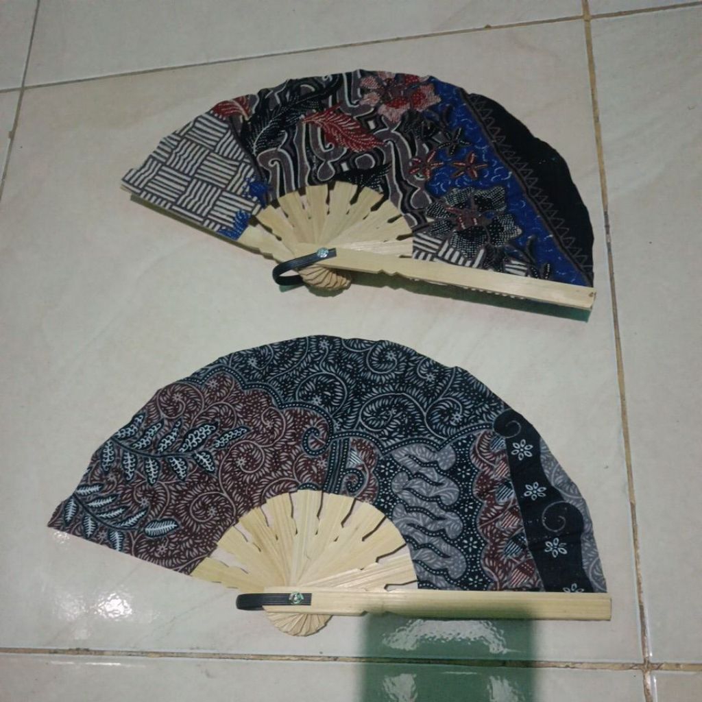 kipas lipat tangan motif batik