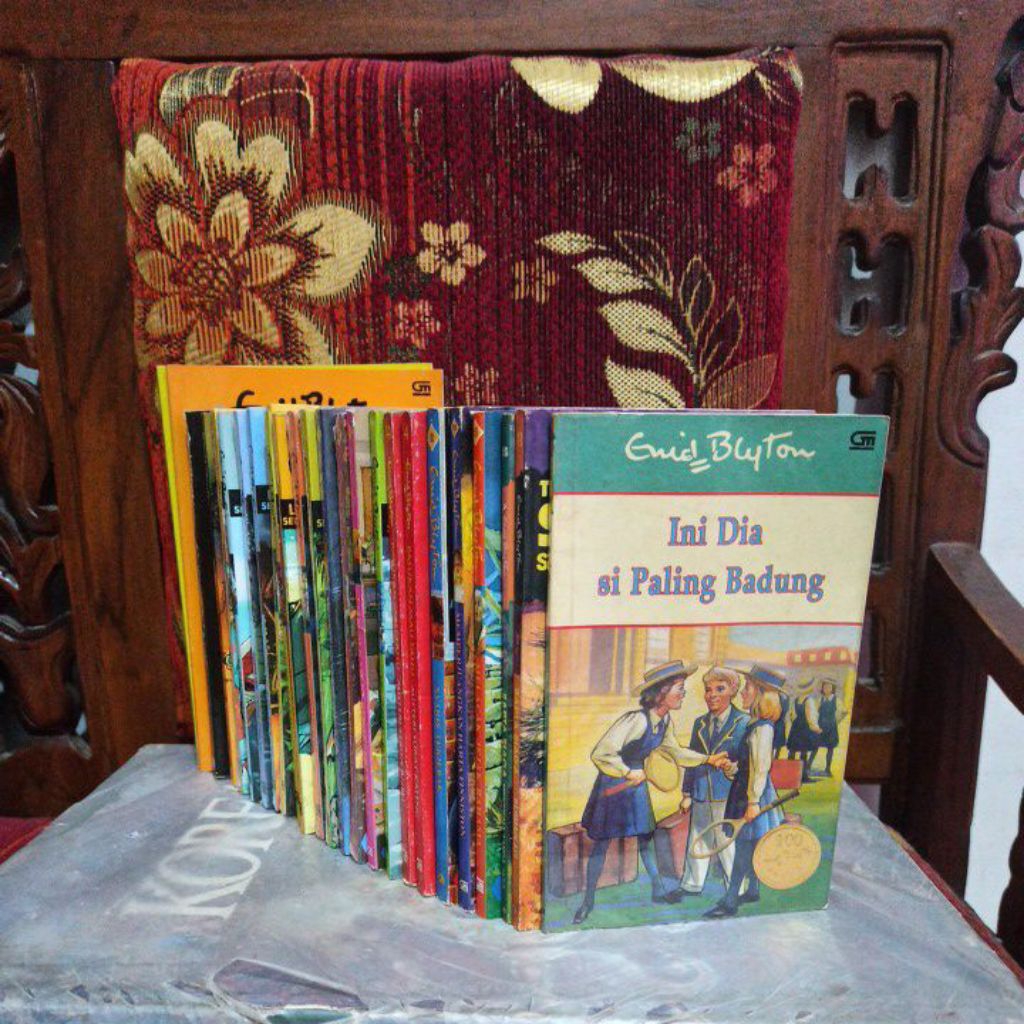 Novel Original Enid Blyton Bekas boleh beli satuan