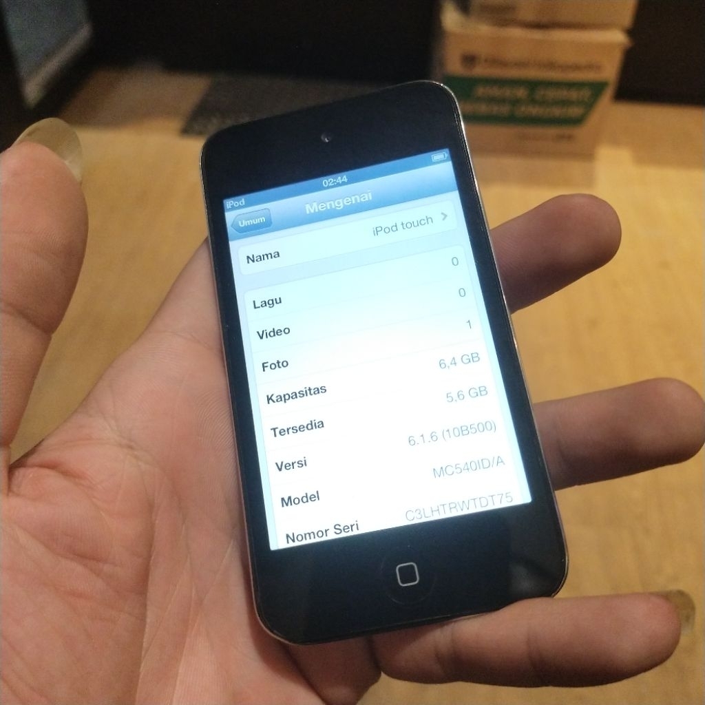 ipod touch 4 8gb wolfson cirrus logic dap audio player mp3 2nd bekas seken second preloved