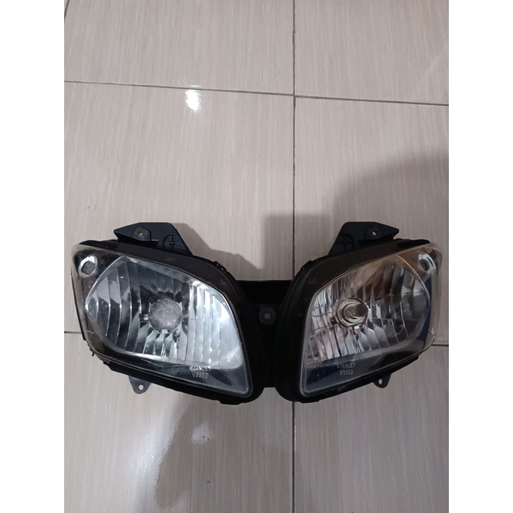 lampu depan R15 v2 original