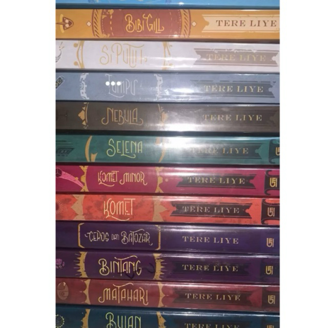 NOVEL PRELOVED - {BACA DESKRIPSI} NOVEL BUMI, BULAN, MATAHARI, KOMET TERE LIYE