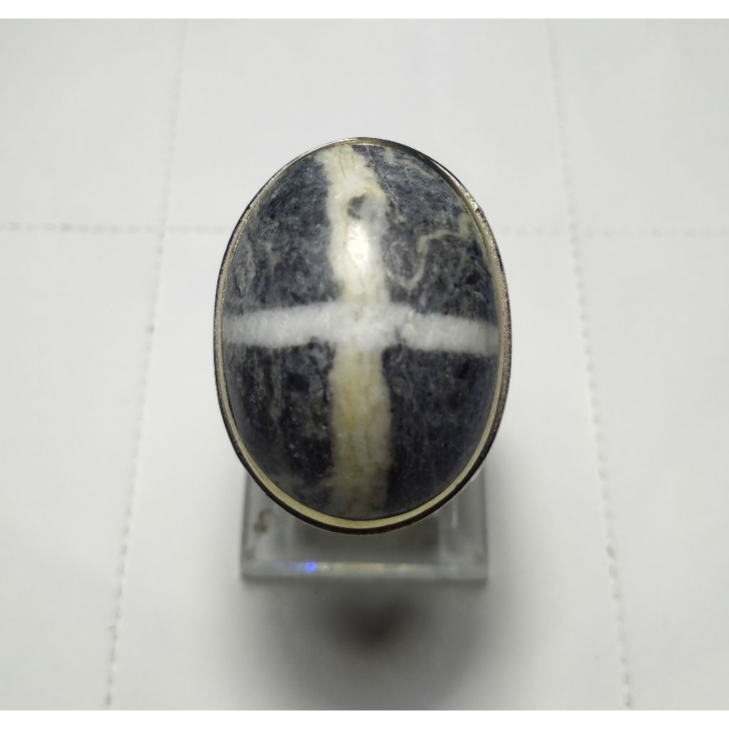 Batu tapak jalak badar besi