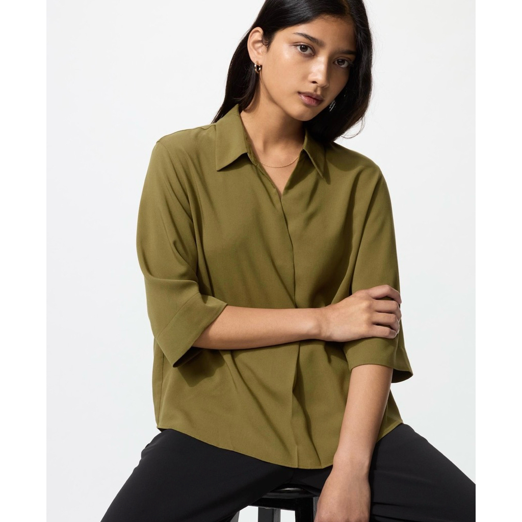 Uniqlo SALE rayon skipper collar blouse