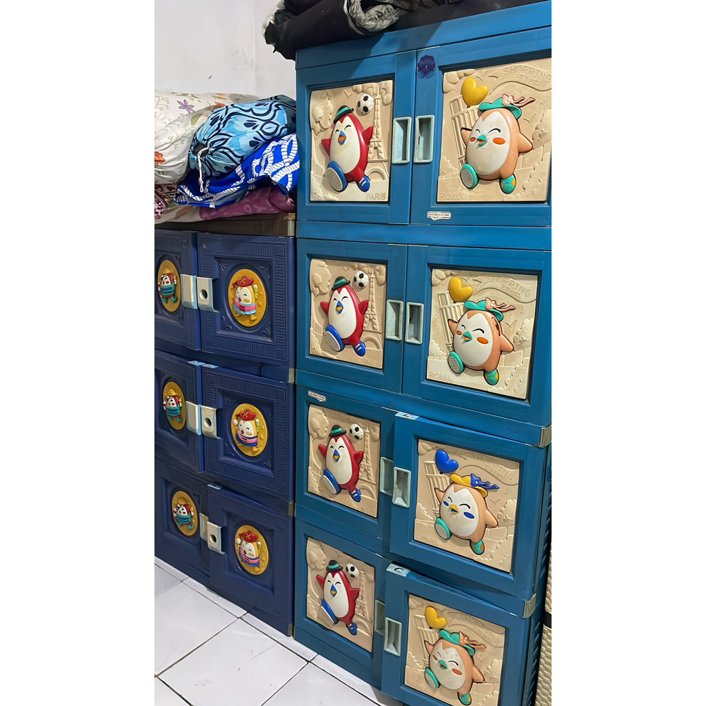 lemari plastik bekas/second dapet 2 lemari