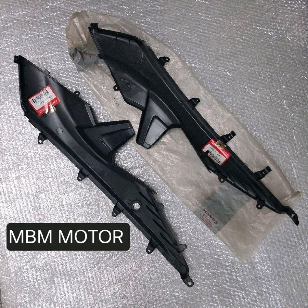 COVER SAMBUNGAN BODI BODY KANAN KIRI HONDA VARIO 110 KARBU LAMA CW ORI AHM 83620-KVB-900