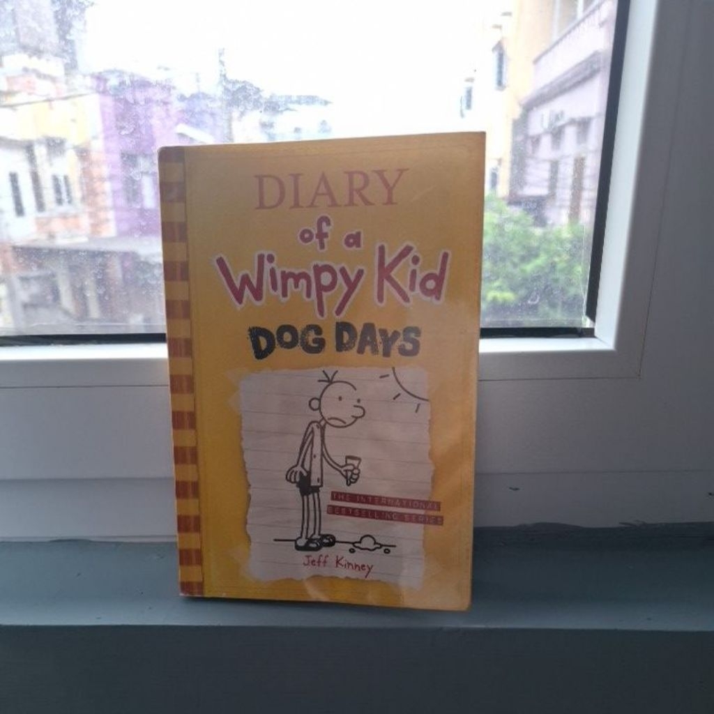 Diary Of A Wimpy Kid - Dog Days (Preloved)