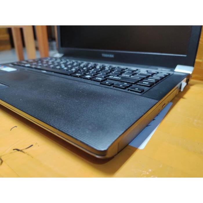 Toshiba R830 / R731.. core i3 gen 2. camera wifi. Layar 13 mulus