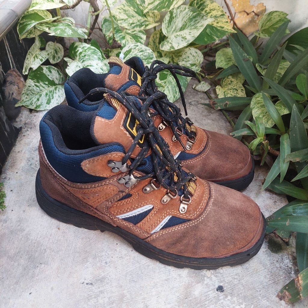 sepatu safety second krisbow size 41(26,5cm)