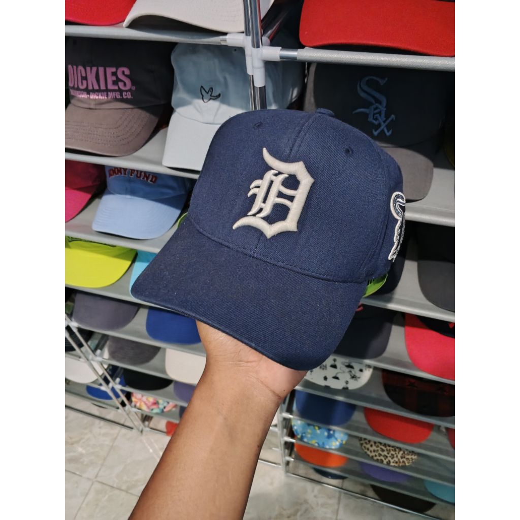 Topi Brand Second Unisex Classic Yupoong