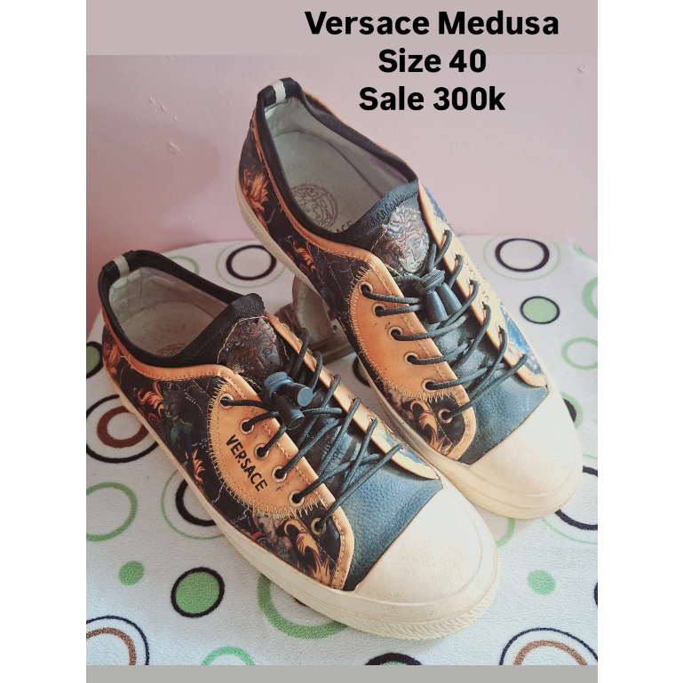 Sepatu Second Versace Medusa