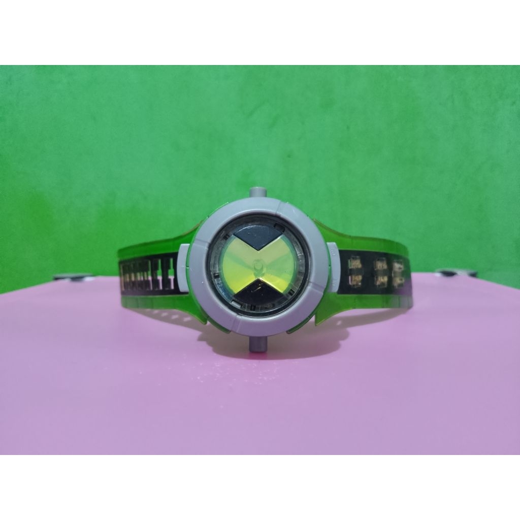 Jam Tangan BEN 10 ILLUMINATOR ULTIMATE OMNITRIX WATCH PROJECTOR CN Bandai 2008 Murah Retro Vintage R