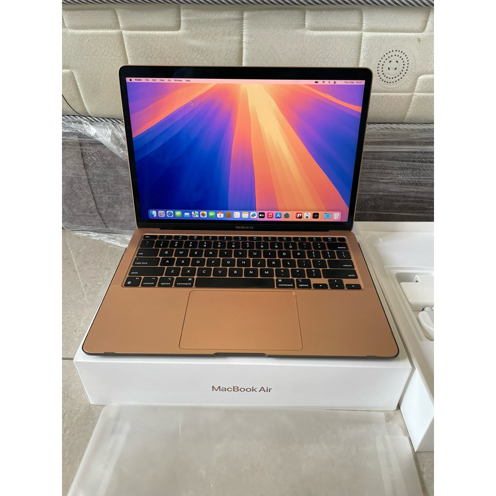 Macbook Air 13 inch M1 2022 512gb fullset