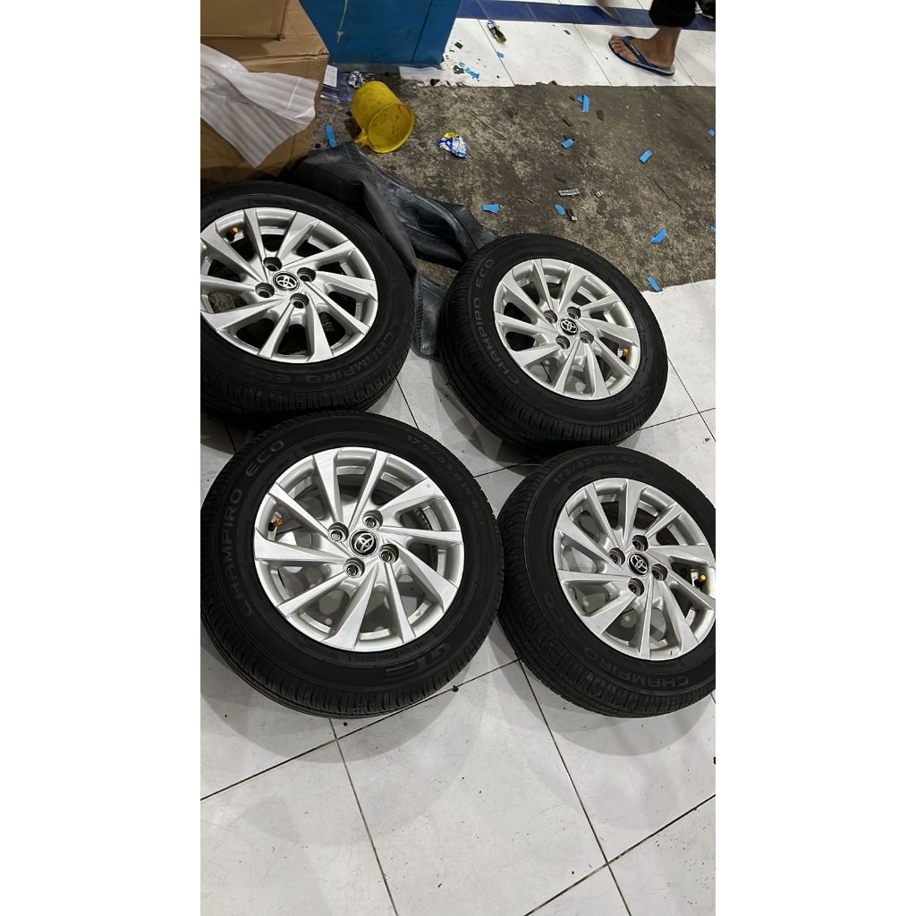 Velg Mobil Bekas Ring 14 Copotan AGYA Baut 4 Murah OEM R14 Plus Ban 175/65 Th23 Kota SEMARANG
