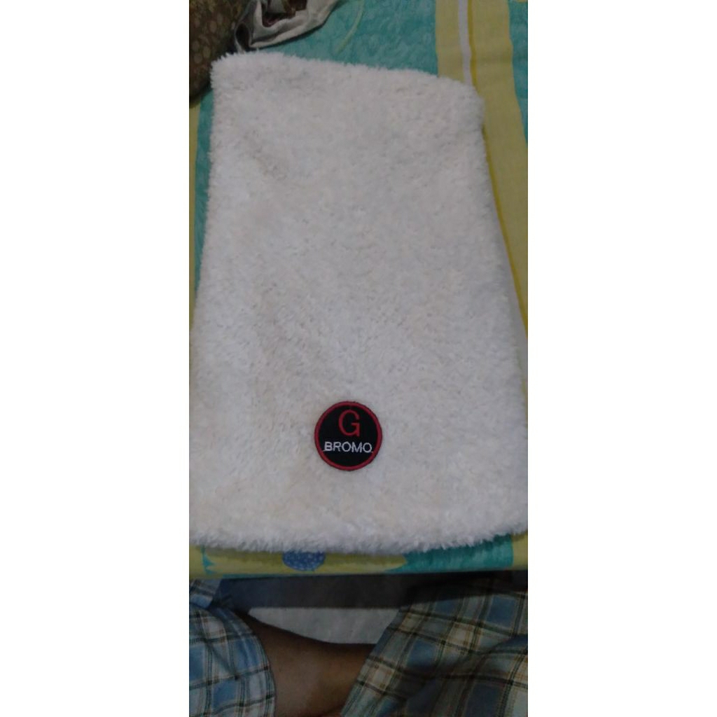 kupluk bromo warna putih