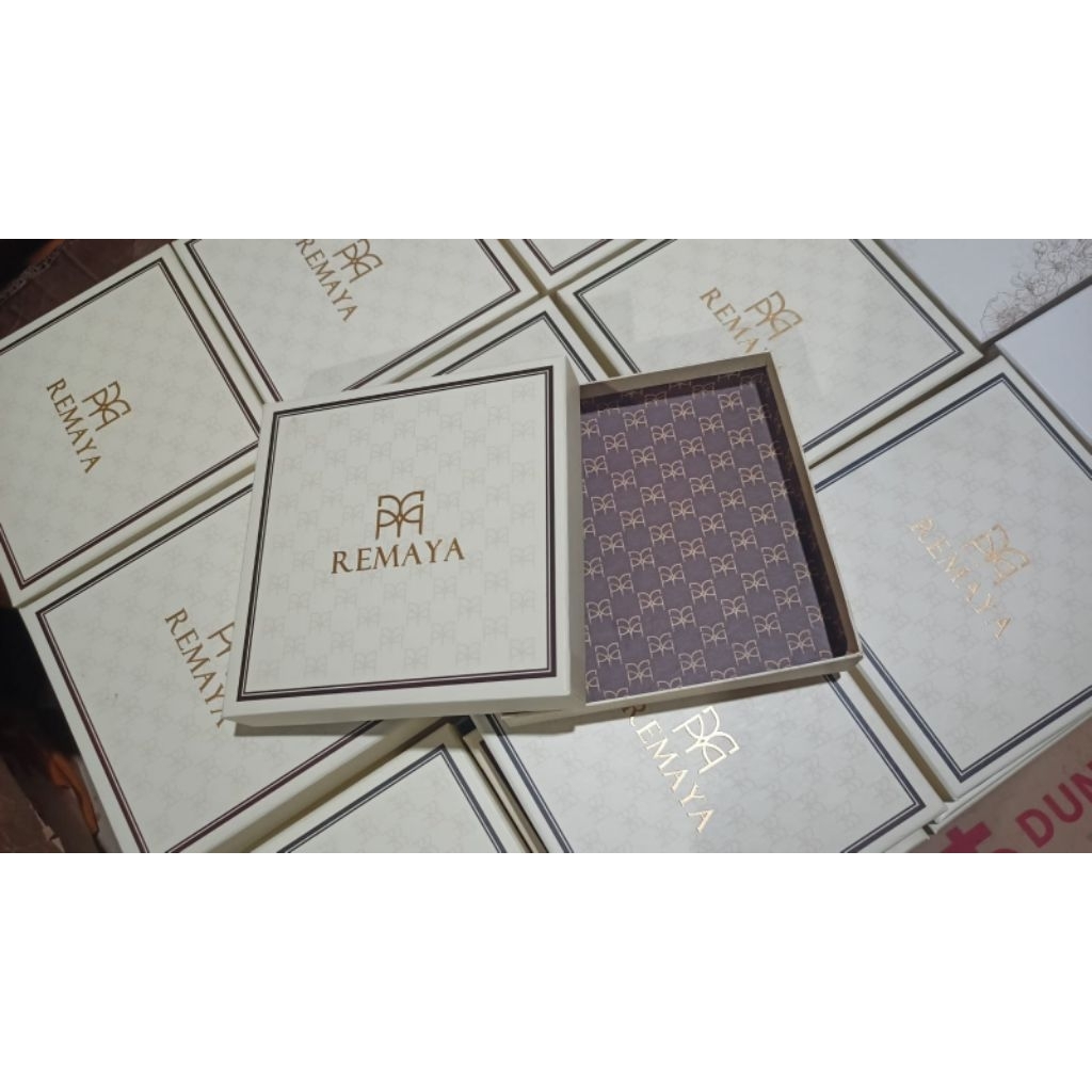 Box Exclusive Remaya Hijab Box Hampers