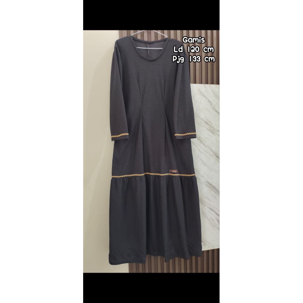 gamis abu-abu