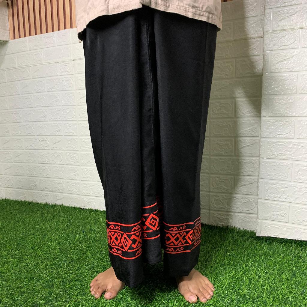 [EKSKLUSIF] Sarung Bugis Lontara Khas Sulawesi Selatan Sarung Hitam Pria Motif Merah Bahan Tessa Pre