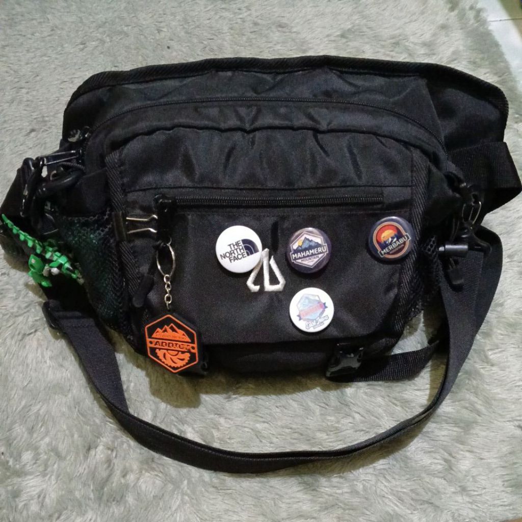 Tas Selempang Outdoor Hitam preloved