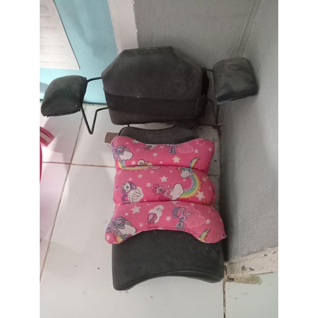 Tempat duduk motor anak