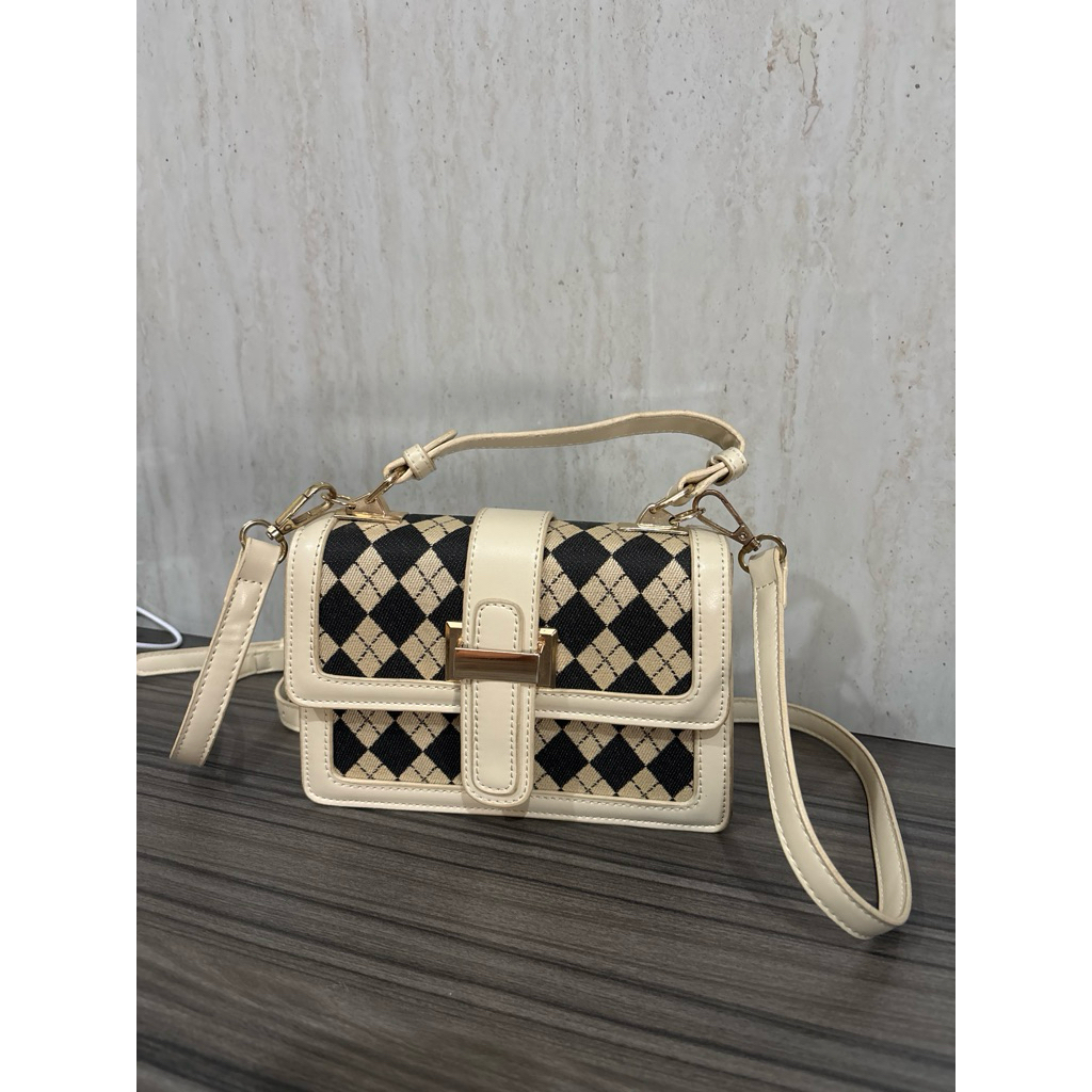 Tas Wanita Kotak Hitam Krem