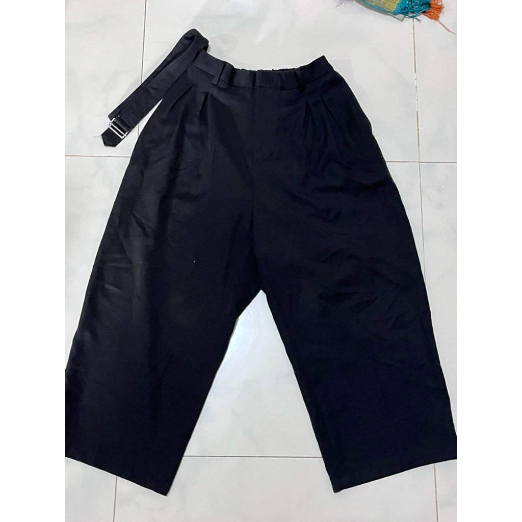 PRELOVED CELANA HITAM