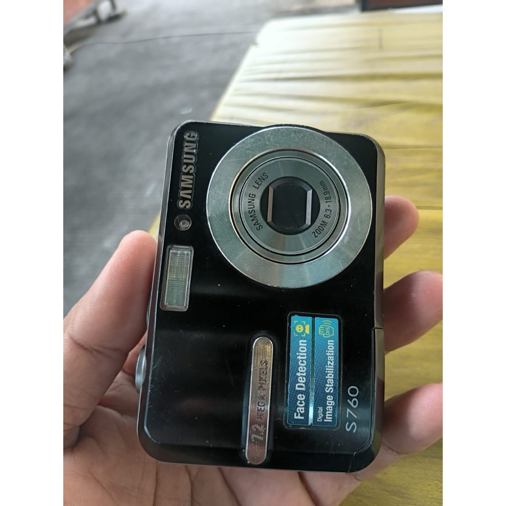 kamera digital samsung S760