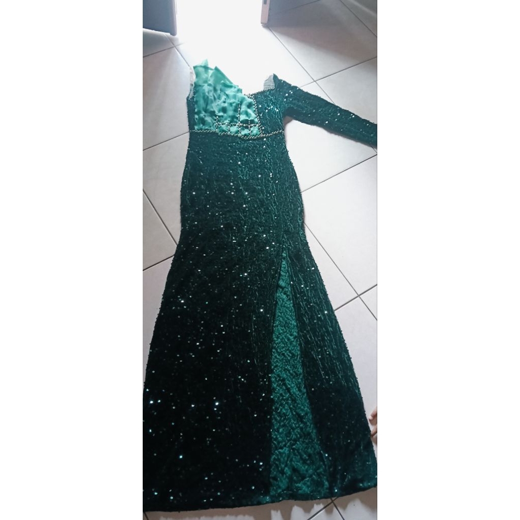Gaun hijau botol preloved